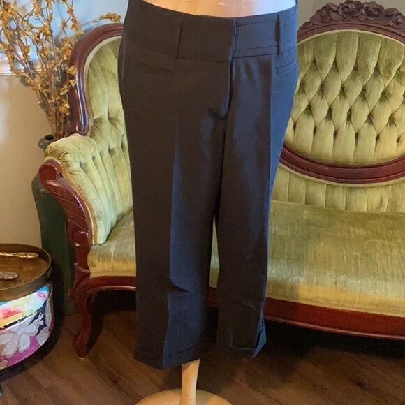 Rafaella. Black, career slacks. Cropped. Women’s 6. - Picture 2 of 5